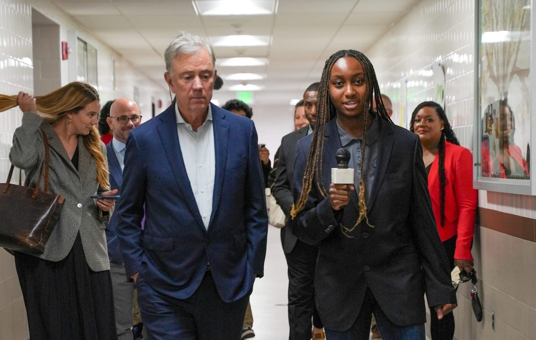 Governor Ned Lamont is peaking with Senior Hailey Archer, a Digital media student.